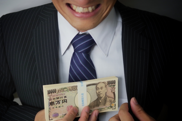 ヤミ金業者は金をせしめてほくそ笑む。松戸市の弁護士や司法書士に無料相談する